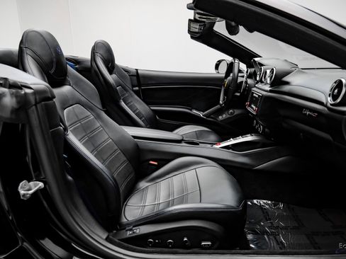 Used 2016 Ferrari California T image 53