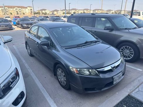 Used 2011 Honda Civic DX-VP image 2
