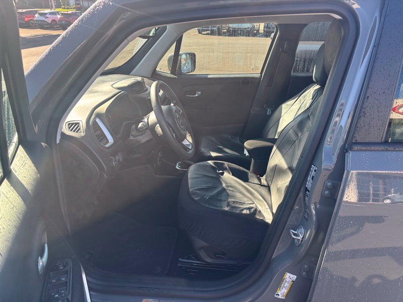 Used 2020 Jeep Renegade Latitude w/ Popular Equipment Group AWD/4WD image 9