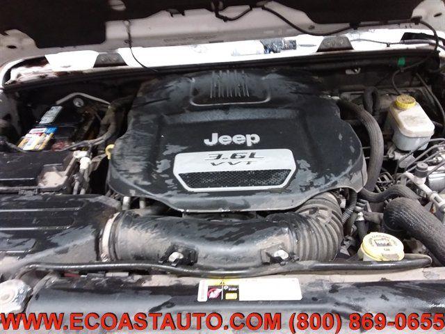 Used 2012 Jeep Wrangler Unlimited Sahara w/ Dual Top Group AWD/4WD image 9