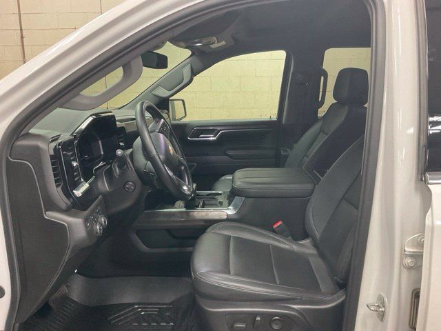 Used 2024 Chevrolet Silverado 1500 LTZ AWD/4WD image 12