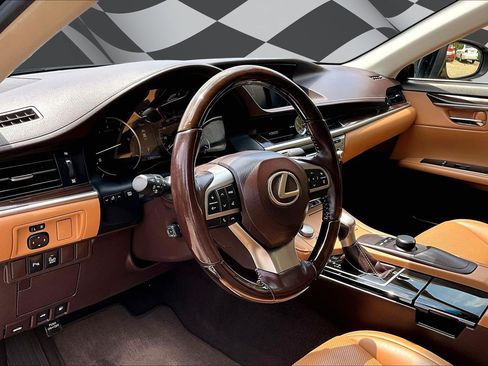 Used 2016 Lexus ES 350 w/ Premium Package w/Wood Trim FWD image 13