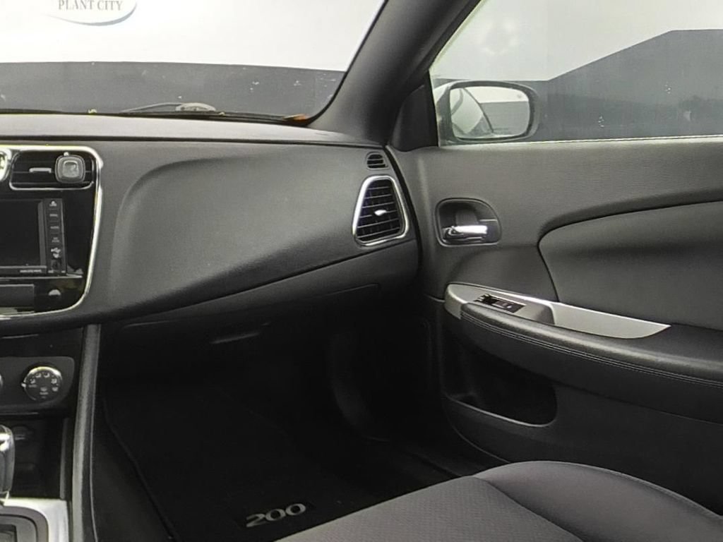 Used 2012 Chrysler 200 Touring FWD image 15