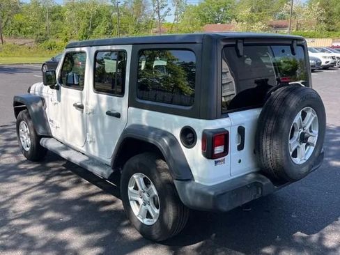 Used 2018 Jeep Wrangler Unlimited Sport S AWD/4WD image 3