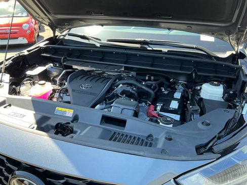 Used 2023 Toyota Highlander XSE FWD image 23