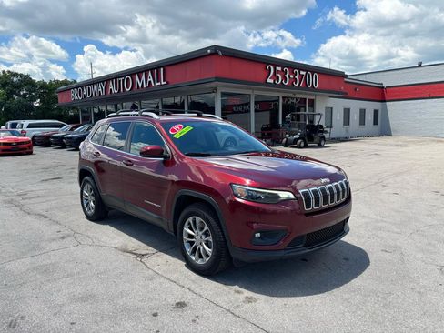 Used 2019 Jeep Cherokee Latitude Plus w/ Cold Weather Group AWD/4WD image 3