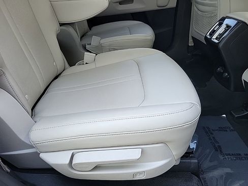 Used 2022 Kia Sorento SX image 16