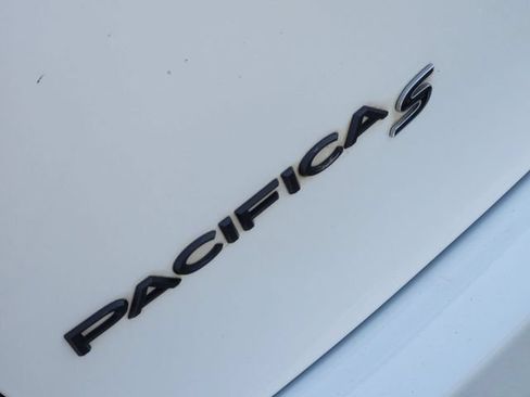 Used 2023 Chrysler Pacifica Touring w/ S Appearance Package FWD image 13
