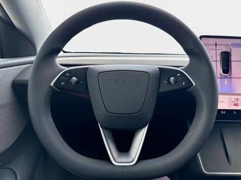 Used 2026 Tesla Model Y 2WD image 23