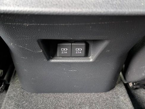 Used 2022 Toyota Venza XLE image 26