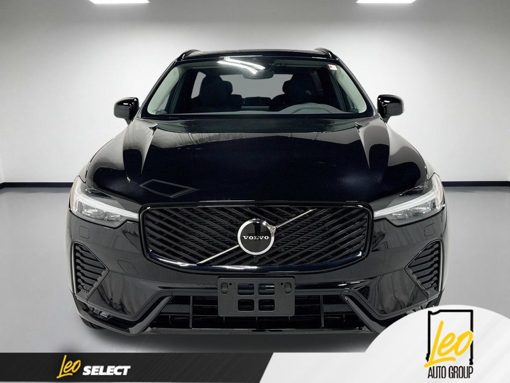 Used 2026 Volvo XC60 B5 Core AWD/4WD image 2