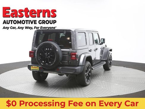 Used 2025 Jeep Wrangler Unlimited Sahara AWD/4WD image 35