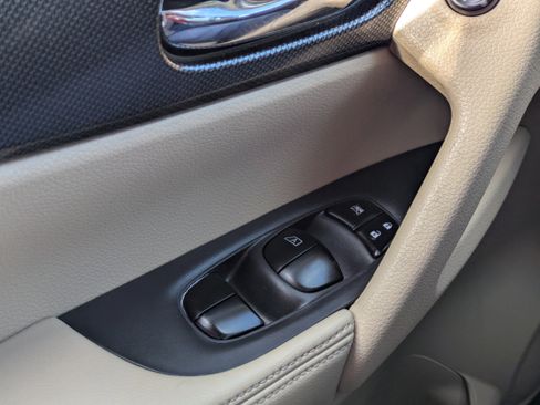 Used 2016 Nissan Rogue SL w/ SL Premium Package image 27