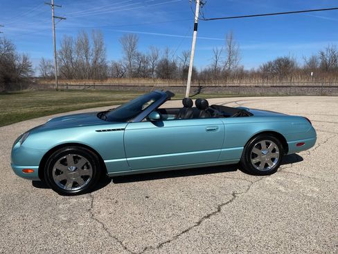 Used 2002 Ford Thunderbird Deluxe image 32