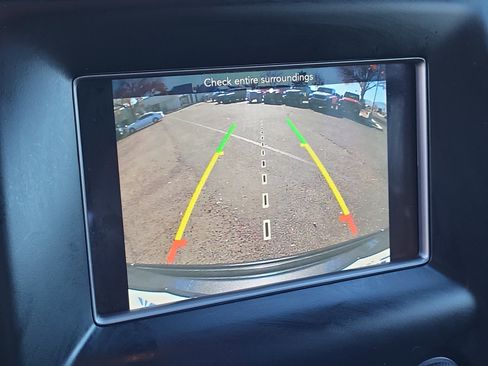 Used 2021 Jeep Grand Cherokee Laredo image 14