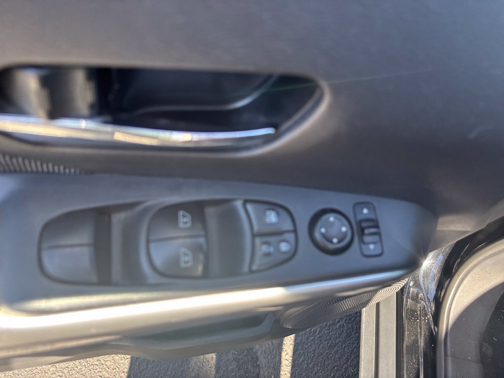 Used 2019 Nissan Kicks SV FWD image 15