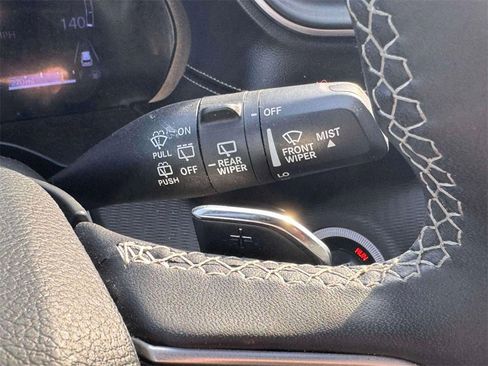 Used 2024 Jeep Grand Cherokee L Laredo image 25