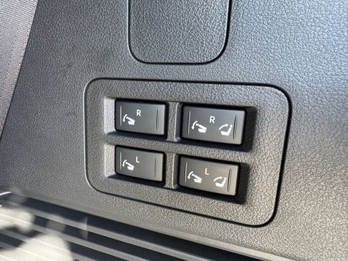 Used 2025 Nissan Armada SL w/ Captain's Chari Seat Package image 16