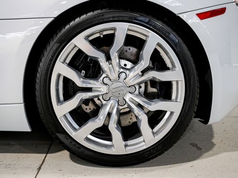 Used 2014 Audi R8 V8 image 42