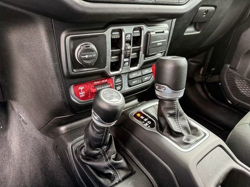 Used 2025 Jeep Wrangler Unlimited Rubicon 4xe AWD/4WD image 14