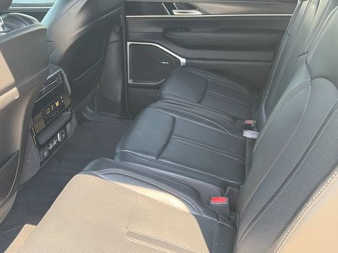 Used 2024 Jeep Wagoneer L Series II w/ Flexible Seating Group AWD/4WD image 11