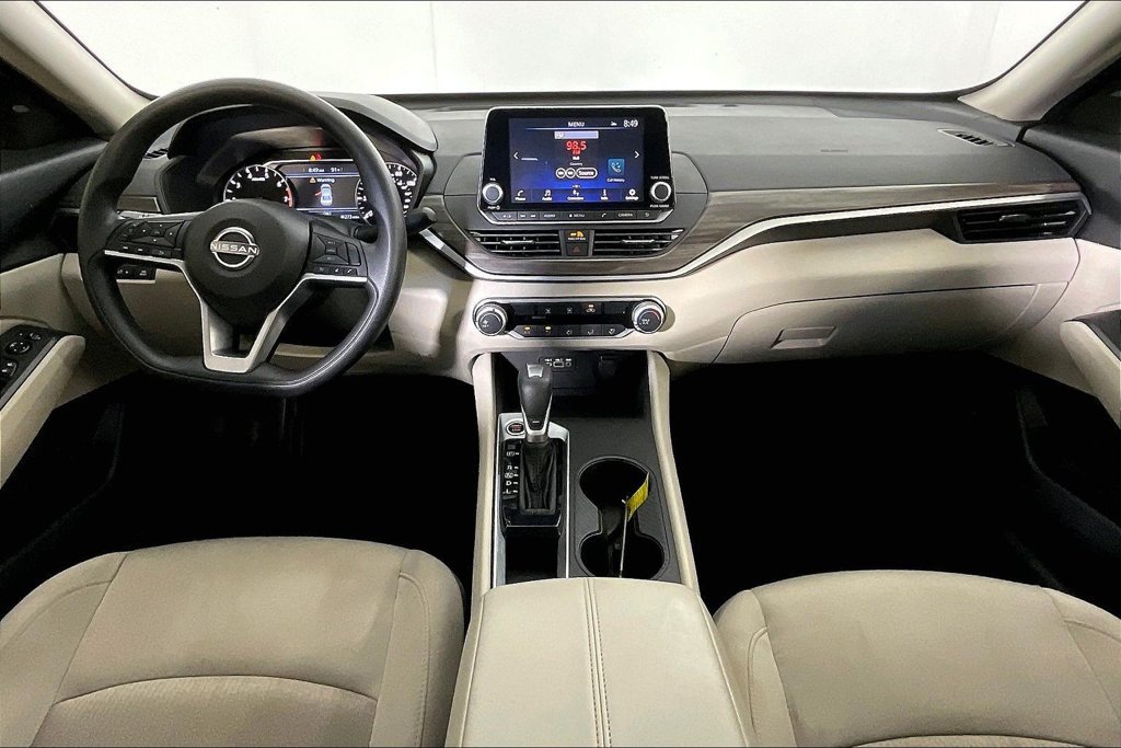 Used 2025 Nissan Altima 2.5 SV FWD image 17