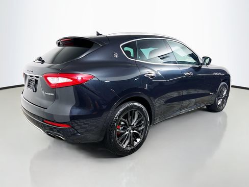 Used 2018 Maserati Levante GranLusso AWD/4WD image 4