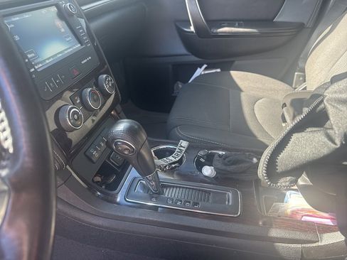 Used 2017 Chevrolet Traverse LT image 17