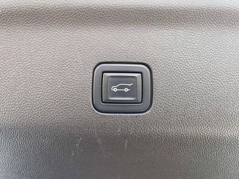 Used 2021 Chevrolet Suburban LT image 12