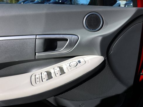 Certified 2025 Hyundai Sonata SE image 32