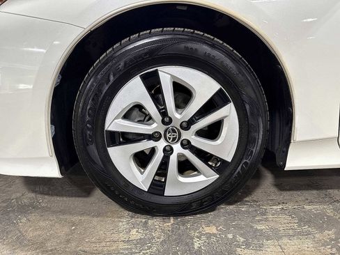 Certified 2016 Toyota Prius Four image 10