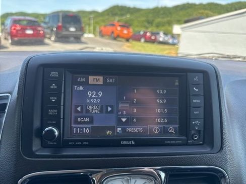 Used 2012 Chrysler Town & Country Touring-L w/ Premium Group FWD image 19