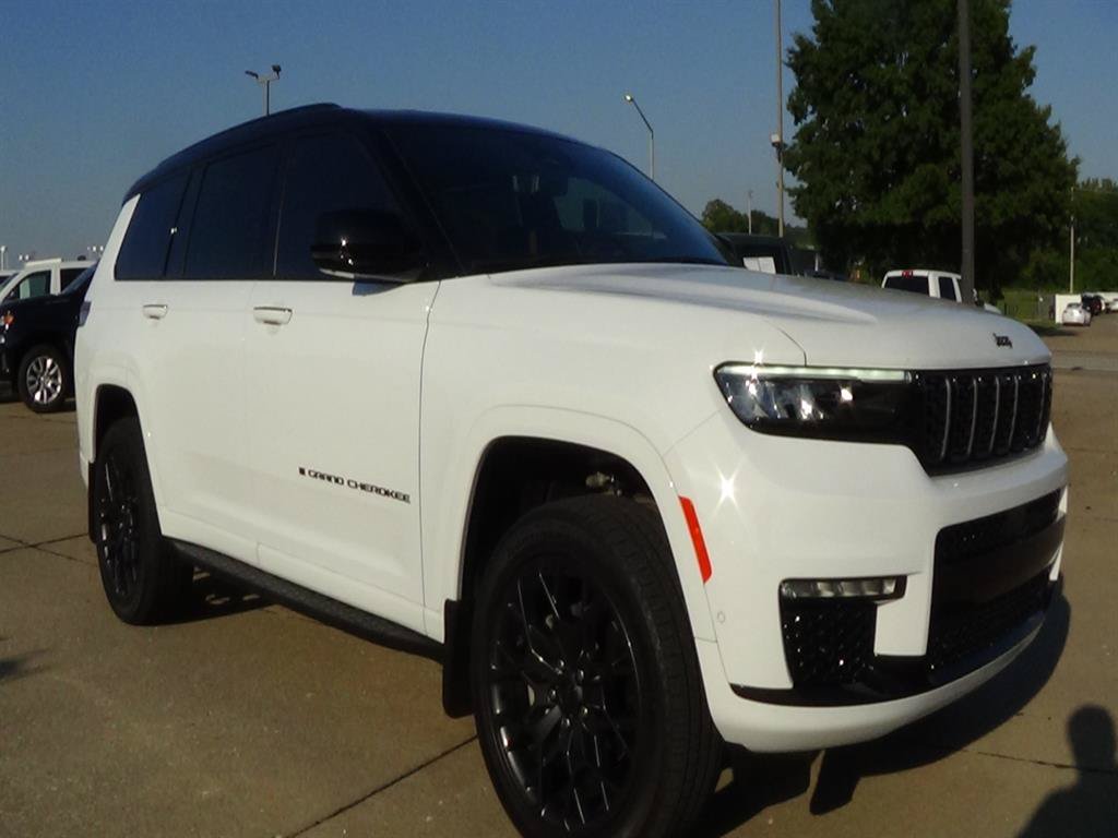 Used 2024 Jeep Grand Cherokee L Summit AWD/4WD image 4