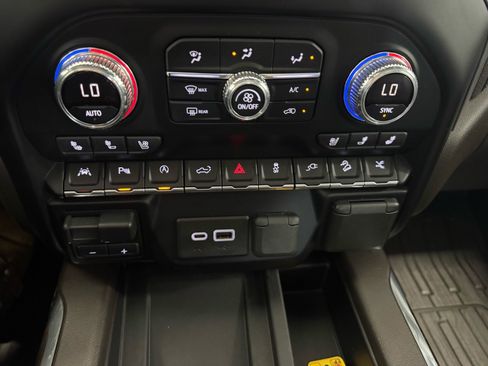 Certified 2019 GMC Sierra 1500 Denali w/ Denali Ultimate Package AWD/4WD image 24