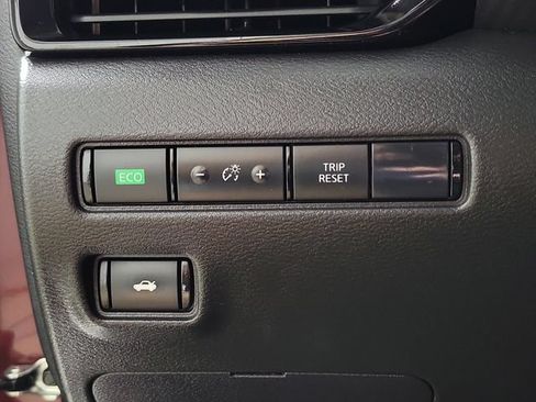 Used 2024 Nissan Sentra SV FWD image 23