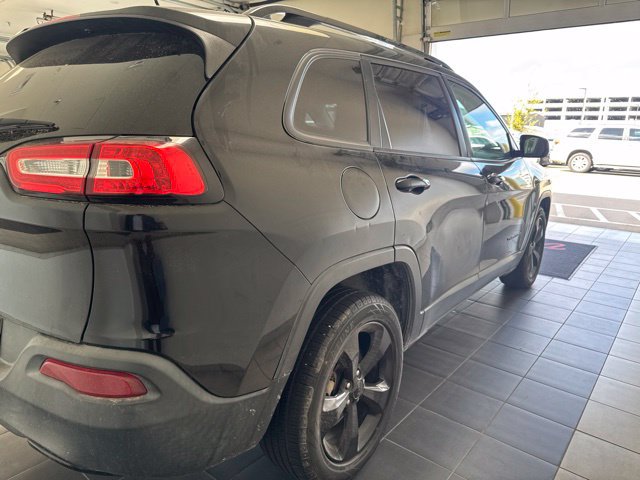 Used 2018 Jeep Cherokee Latitude w/ Altitude Package FWD image 6