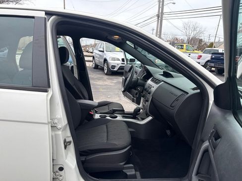 Used 2011 Ford Focus SE image 11