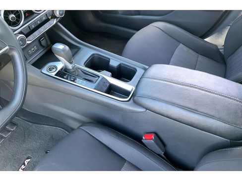 Used 2025 Nissan Sentra SV FWD image 14