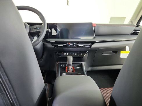 New 2026 Nissan Kicks SR w/ Cold Weather Package image 19