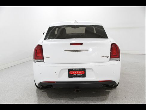 Used 2016 Chrysler 300 S w/ 300S Premium Group image 22