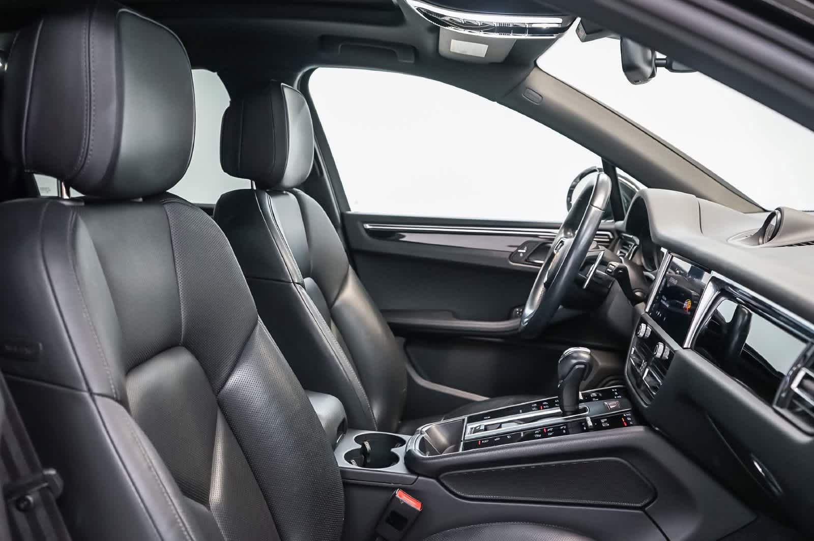 Certified 2024 Porsche Macan AWD/4WD image 22