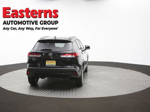 Used 2025 Toyota Corolla Cross LE FWD image 36