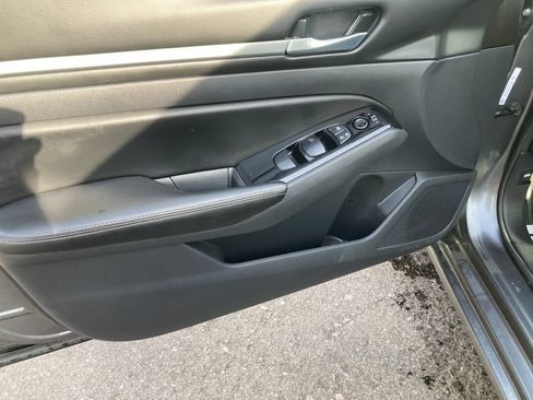 Used 2023 Nissan Altima 2.5 SV FWD image 13