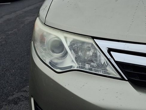 Used 2014 Toyota Camry L image 9