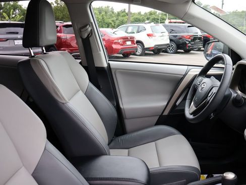 Used 2013 Toyota RAV4 Limited FWD image 8