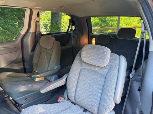 Used 2007 Chrysler Town & Country LX w/ Popular Equipment Group II FWD image 11