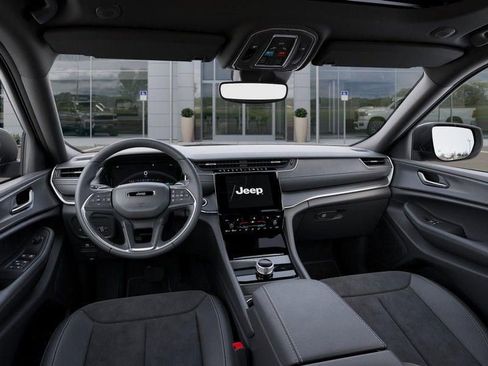 New 2025 Jeep Grand Cherokee Altitude image 14