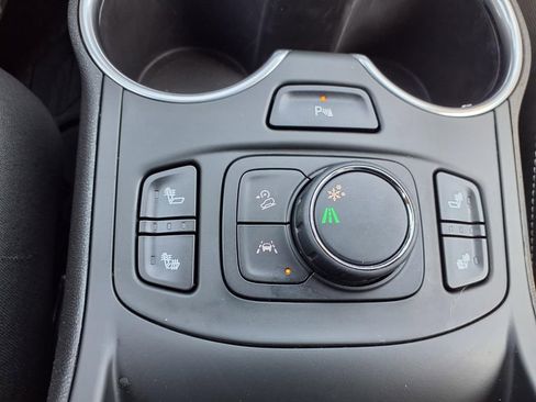 Used 2022 GMC Terrain SLT w/ Tech Package FWD image 10