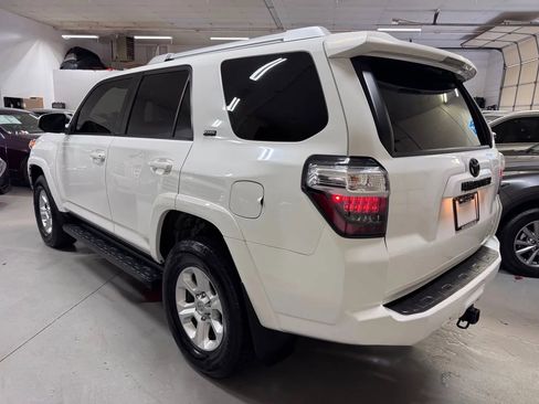 Used 2016 Toyota 4Runner SR5 AWD/4WD image 5
