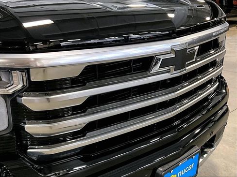 Used 2026 Chevrolet Silverado 1500 High Country w/ Technology Package AWD/4WD image 33